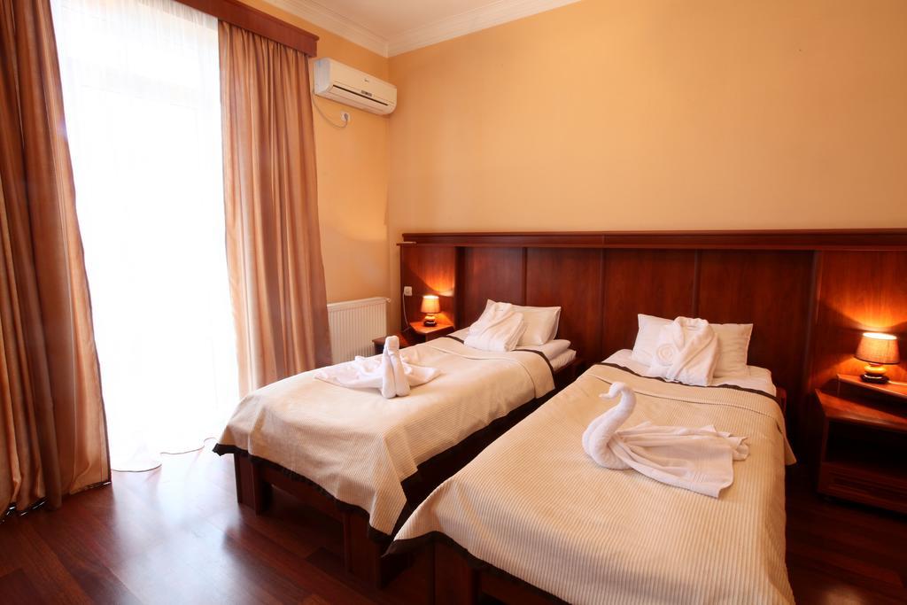 Astoria Hotel Tbilisi Exterior photo