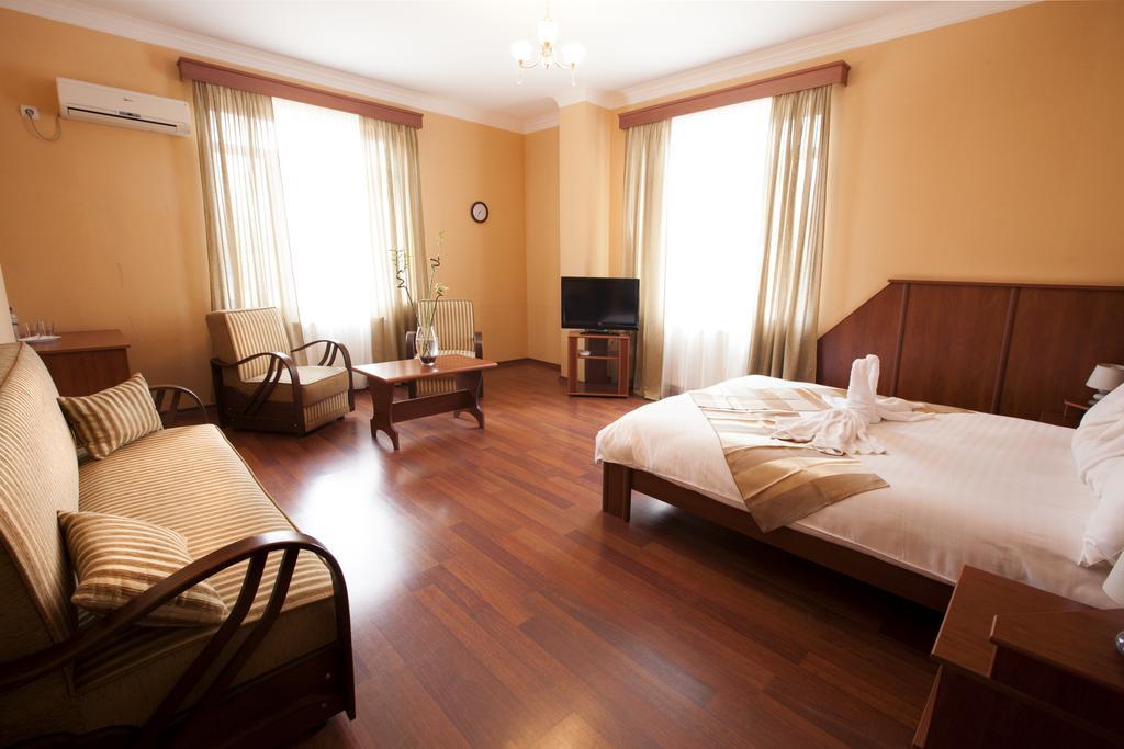 Astoria Hotel Tbilisi Exterior photo